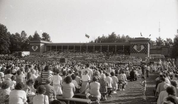 foto: Tartu Laulupidu Tamme staadionil 1990. a.
