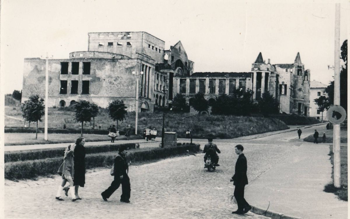 foto: Vanemuise teatri varemed vaadatuna Uueturu tänava poolt pärast 1944. a