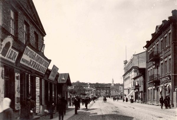 foto: raatuse tänav 1910. aastatel. fotograaf teadmata