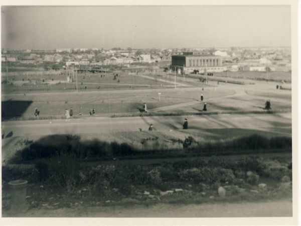 foto: uueturu ja ülikooli tänava nurk 1952. a. fotograaf teadmata