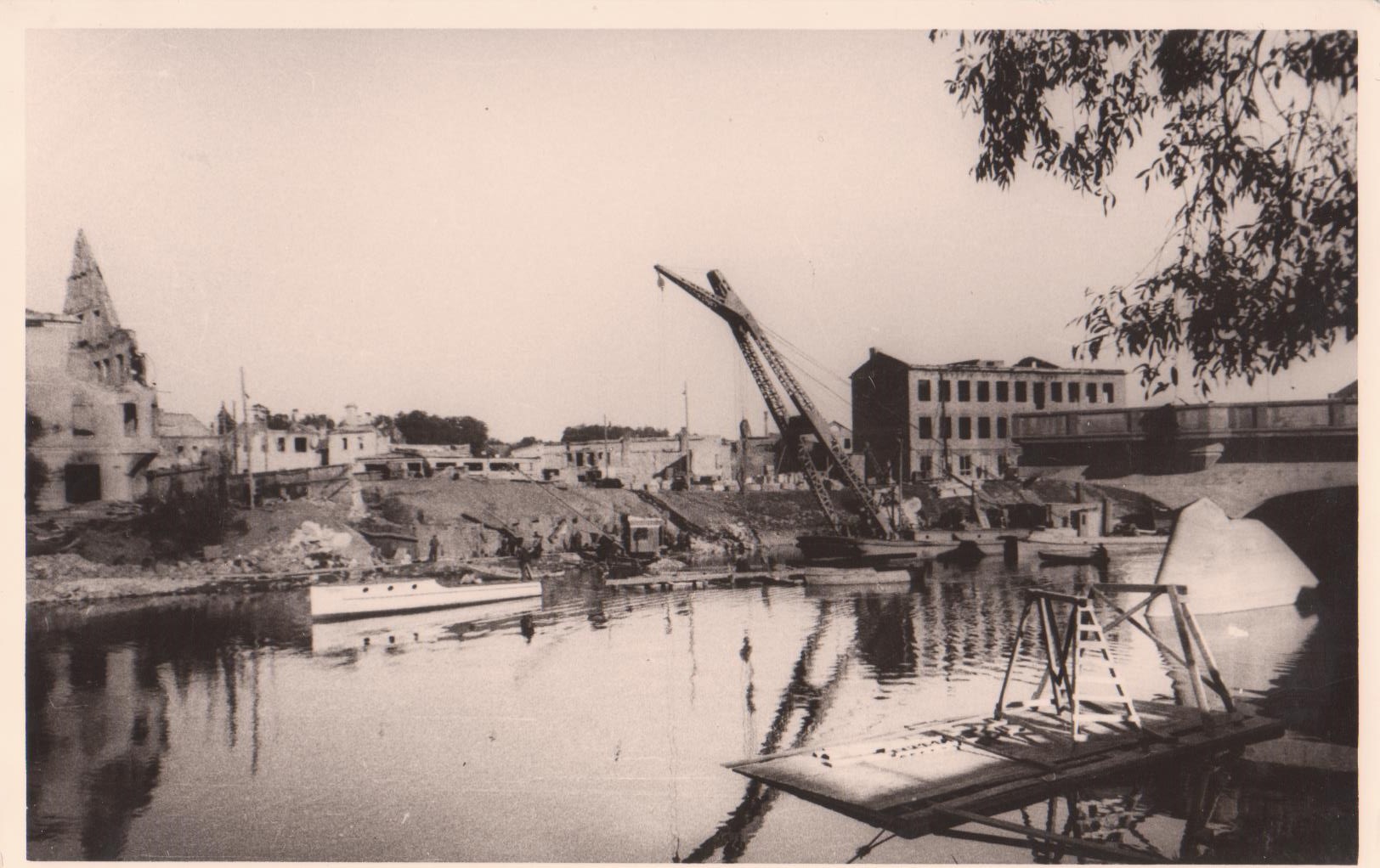 foto: vabadussilla taastamine 1942. a. fotograaf teadmata