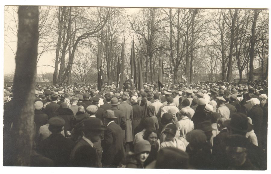 foto: 1.05.1930 demonstratsioon Tähtvere pargis