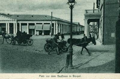 foto: Voorimehed kaubahoovi ees 1910. a 