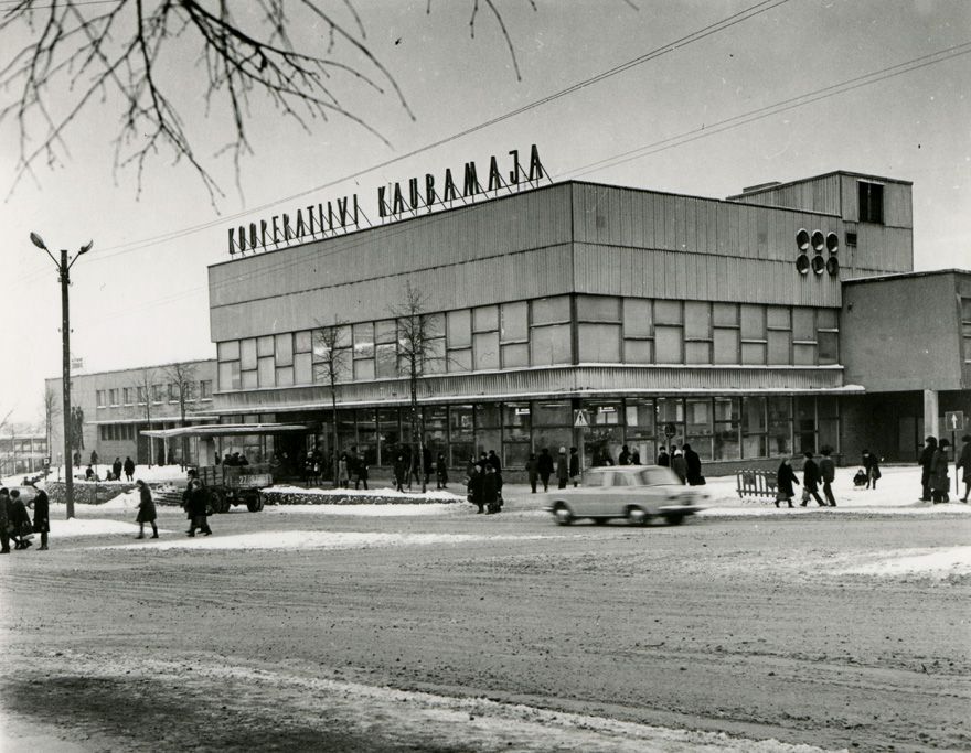 foto: Tartu kaubamaja 1970ndatel. Arhitekt Uno Sisa