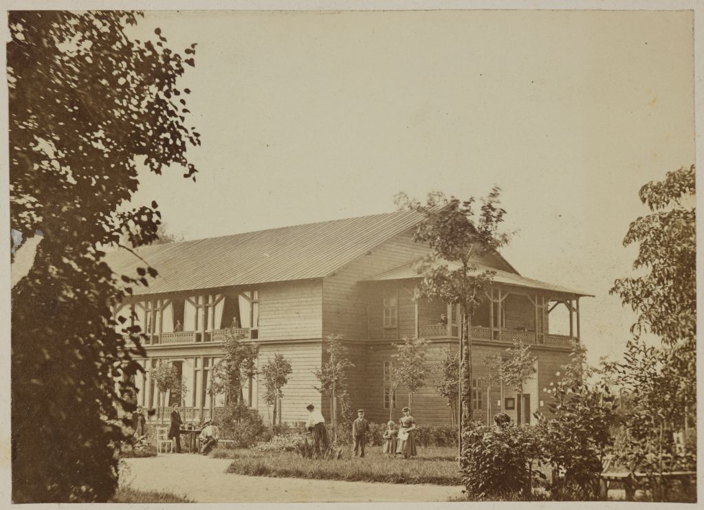 foto: Suveteater Tartu Saksa Käsitööliste Seltsi aias 1870ndatel