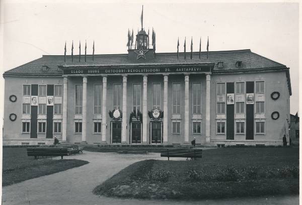 foto: Töölismaja, Riia 60. Suure Sotsialistliku Oktoobrirevolutsiooni 23. aastapäev 1940. a 