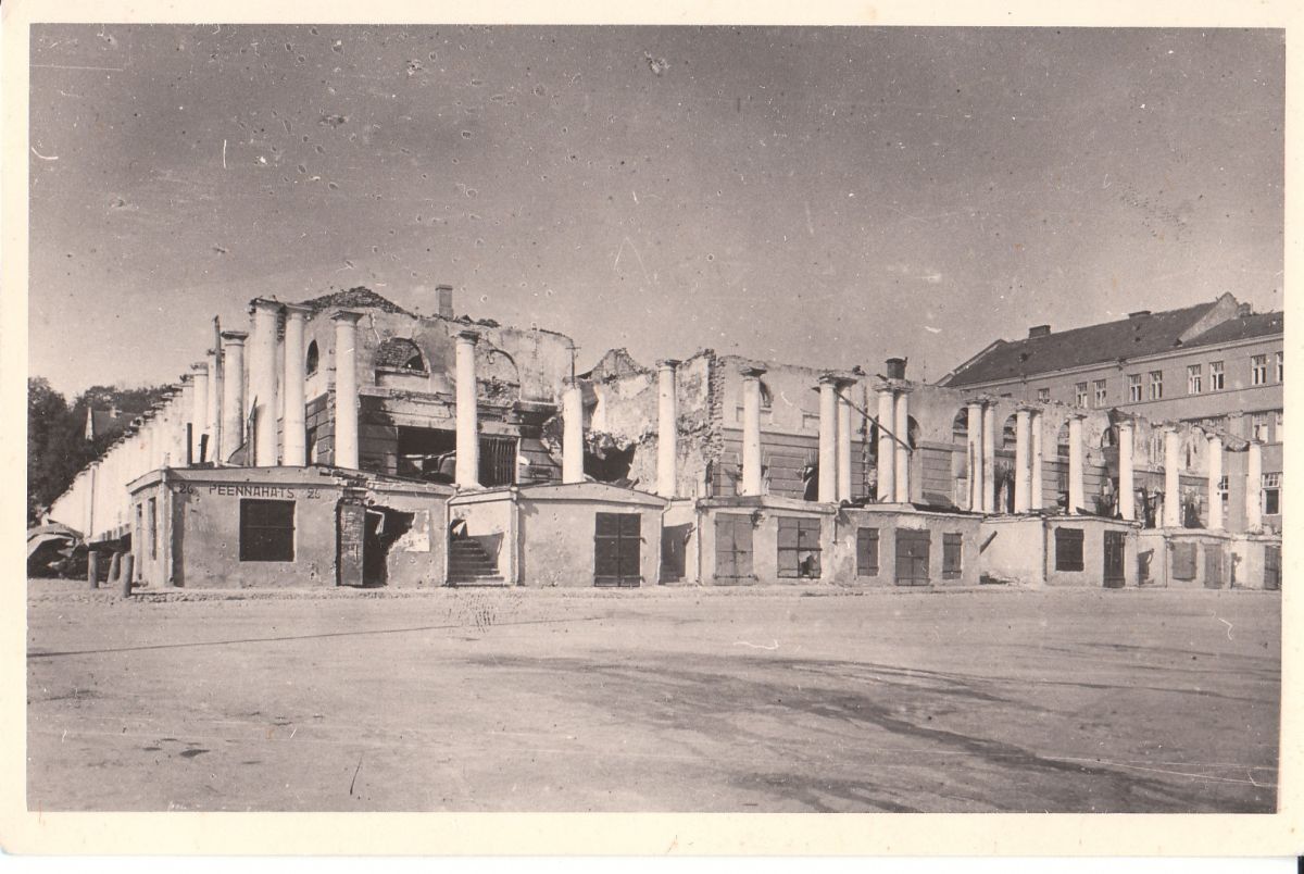 foto: Kaubahoovi varemed pärast II maailmasõda