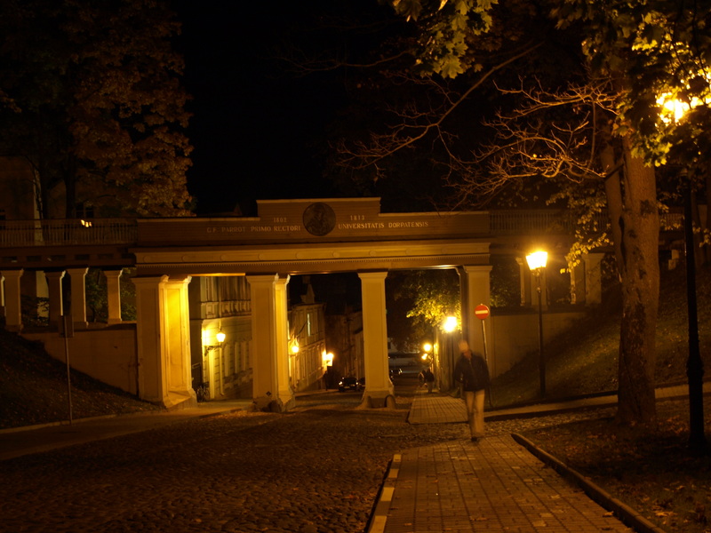 foto: Õhtune Tartu, Inglisild. Vaade piki Lossi tänavat kesklinna suunas 2008