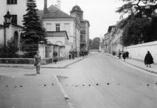 foto: II maailmasõda, saksa okupatsioon. Lai tänav. Inimesed tänaval 19.08.1944