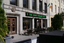 foto: The Irish Embassy Pub Raekoja platsil, 2020. a alguseni Suudlevad Tudengid, 24.08.2020