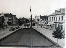 foto: Narva tänav, Henningi plats, bensiinijaam 1938