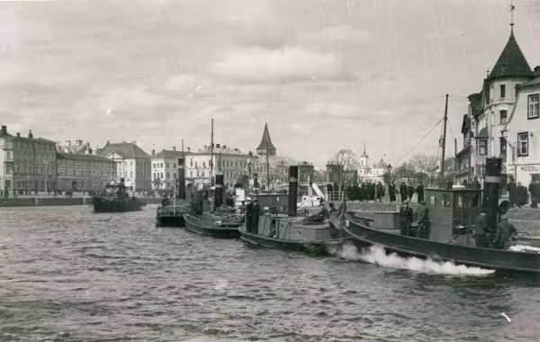 foto: emajõgi. peipsi navigatsioonihooaja avamine. aprill 1941