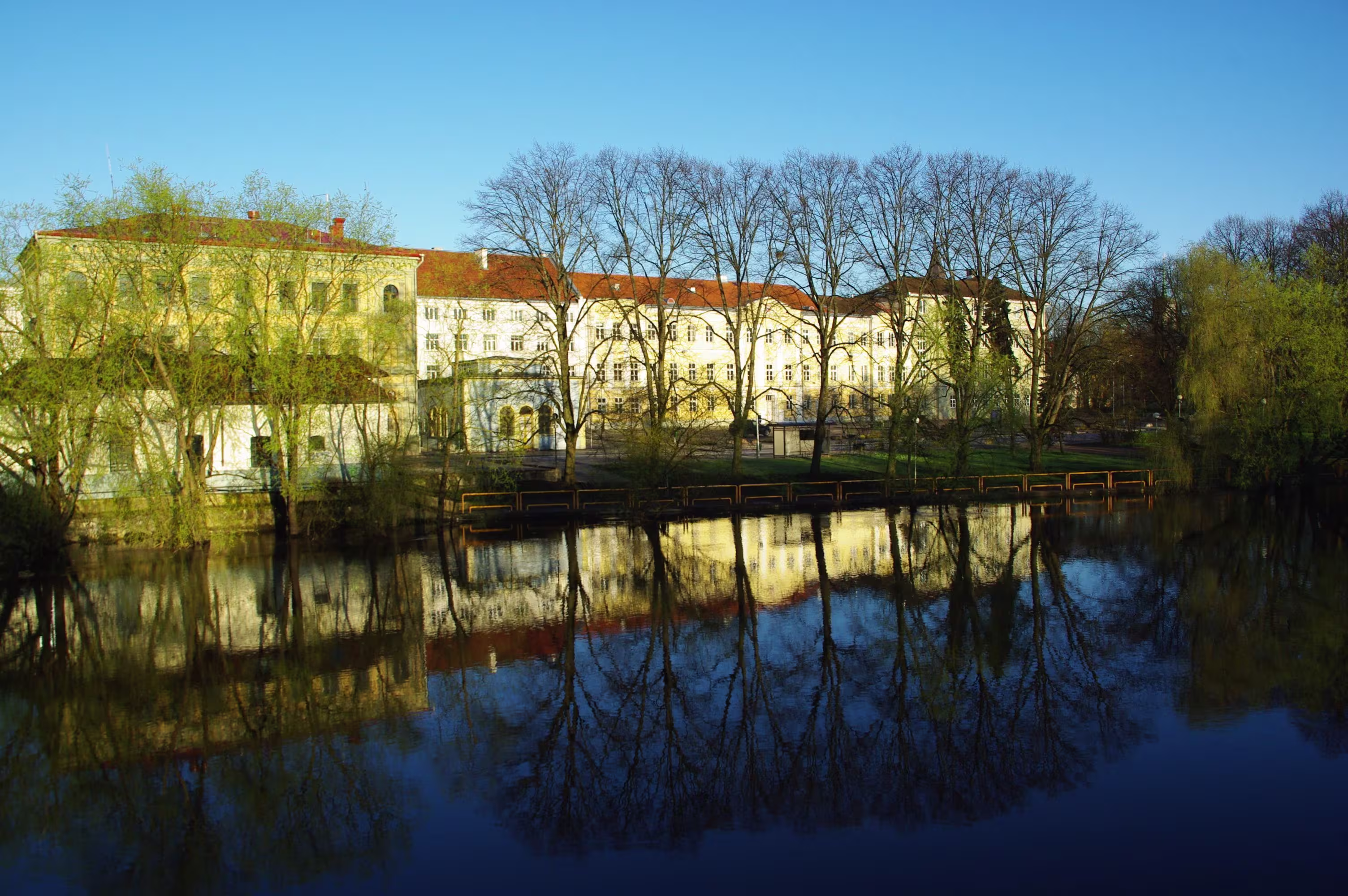 foto: vaade üle emajõe politseiplatsile 2010. a