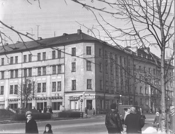 foto: poe tänava nurk. fotograaf teadmata