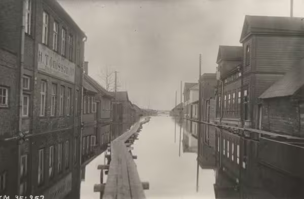 foto: suurvesi kaluri tänavas 1940. aastal