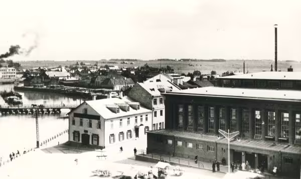 foto: uueturu tänava jõepoolne ots ja lodja tänava puusild 1938. a. fotograaf teadmata