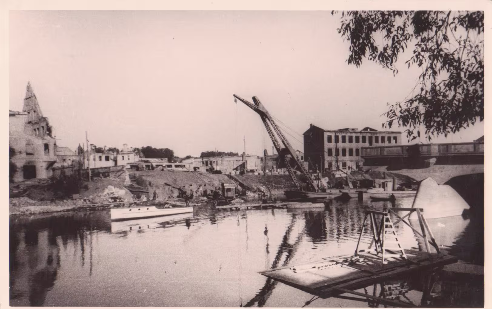 foto: vabadussilla taastamine 1942. a. fotograaf teadmata
