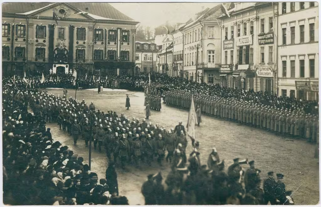 foto: Tuletõrjeparaad Raekoja platsil 1914. a.