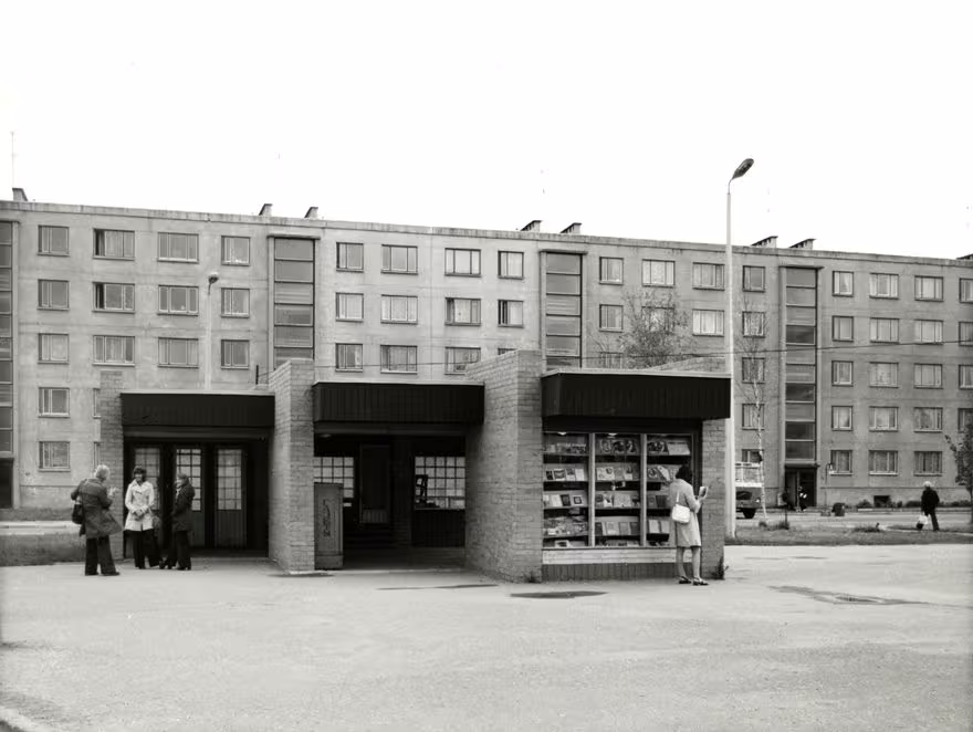 foto: Putka/kiosk/bussiootepaviljon Sõpruse puiesteel 1980ndatel
