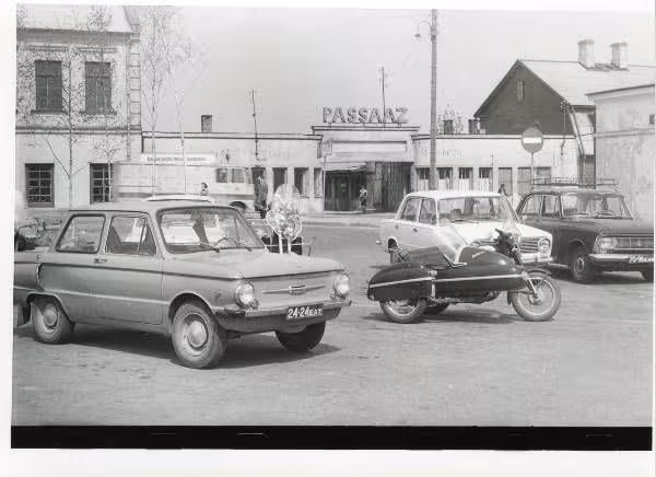 foto: Ringpoe Passaaž Fortuuna tänava poolne sissekäik 1975. a (arhitekt Arnold Matteus)