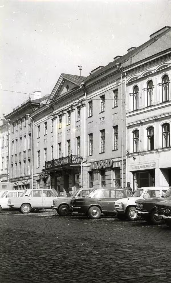 foto: Raekoja plats 10, 12 ja 14 aastal 1975